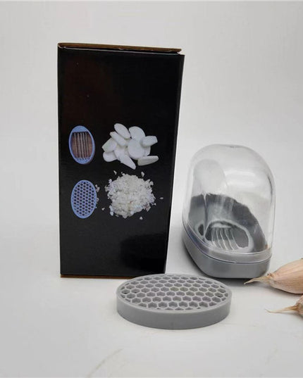 Kitchen Gadgets Plastic Small Garlic CutterProduct material: ABS+PS+304    Product size: 11*4.5*6.5cm 