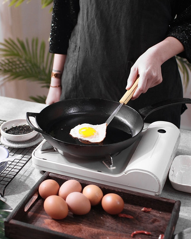 Thick cast iron pan